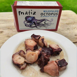 Plate octopus pieces with olive oil and seasalt, with red and white matiz retail box
